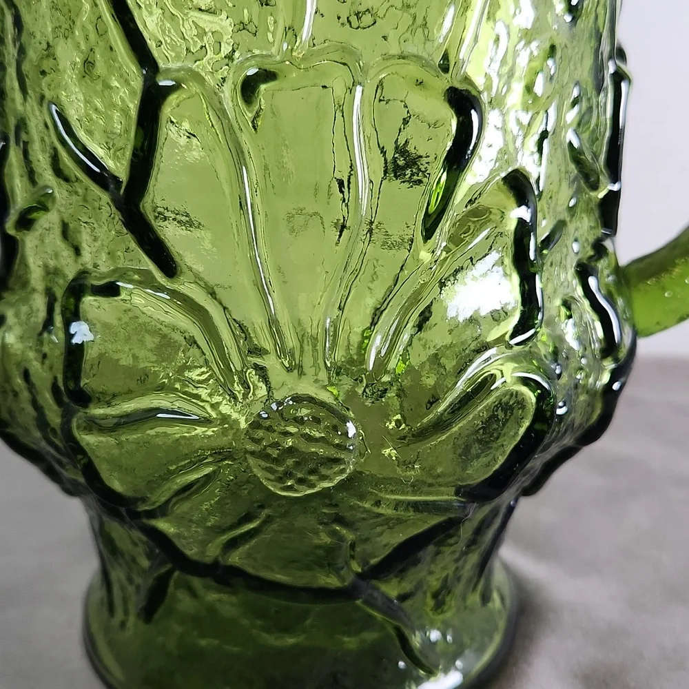 Vintage Green Glass Anchor Hocking Pitcher Rain Flower Daisy Textured 64 oz - Picture 2 of 5